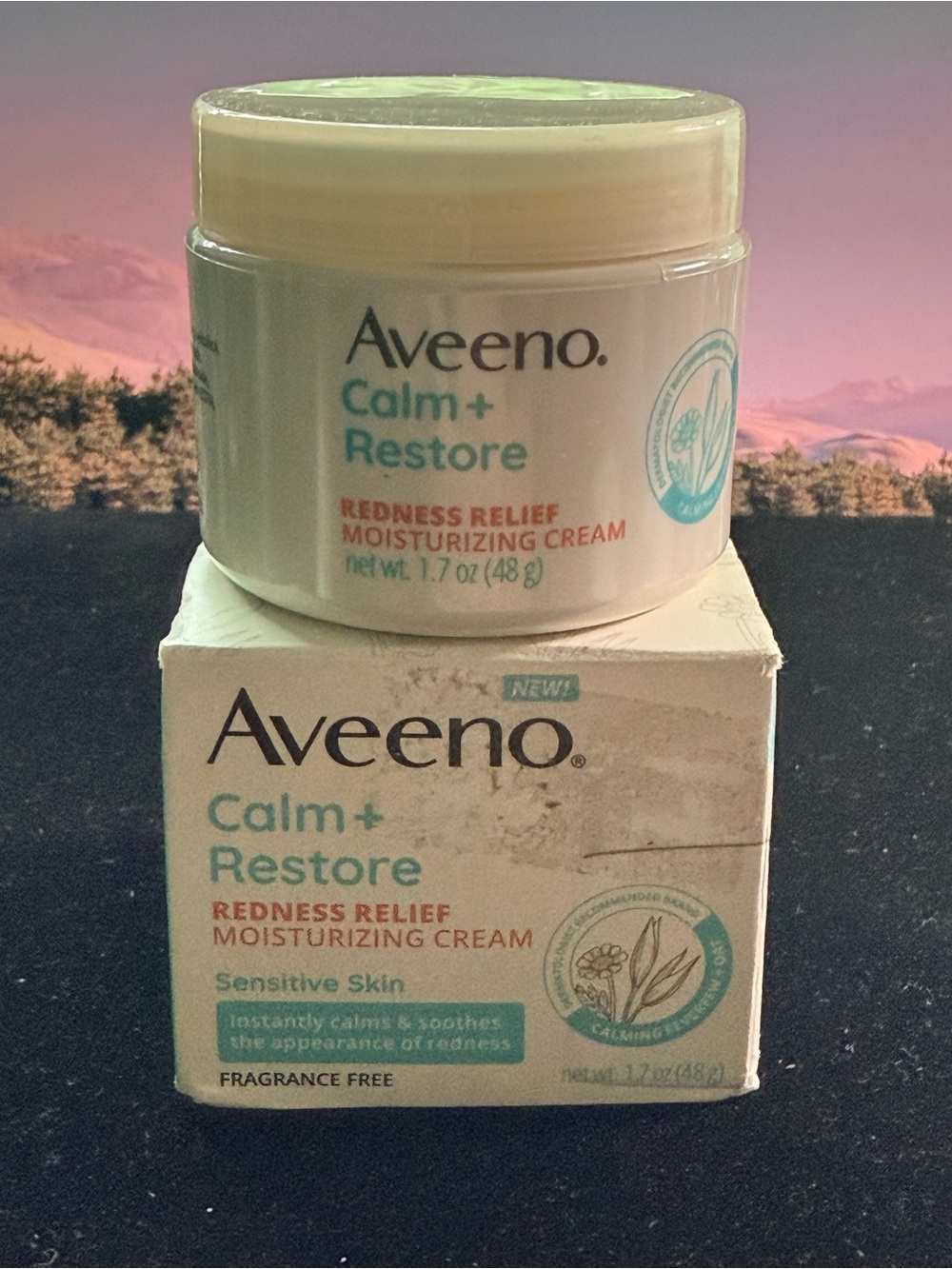 Aveeno  Calm + Restore Redness Relief Moisturizing Cream — White